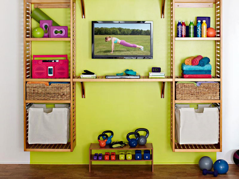 Colorful-Home-Gym-Design-with-a-Big-LED-TV-on-the-Wall-800x600