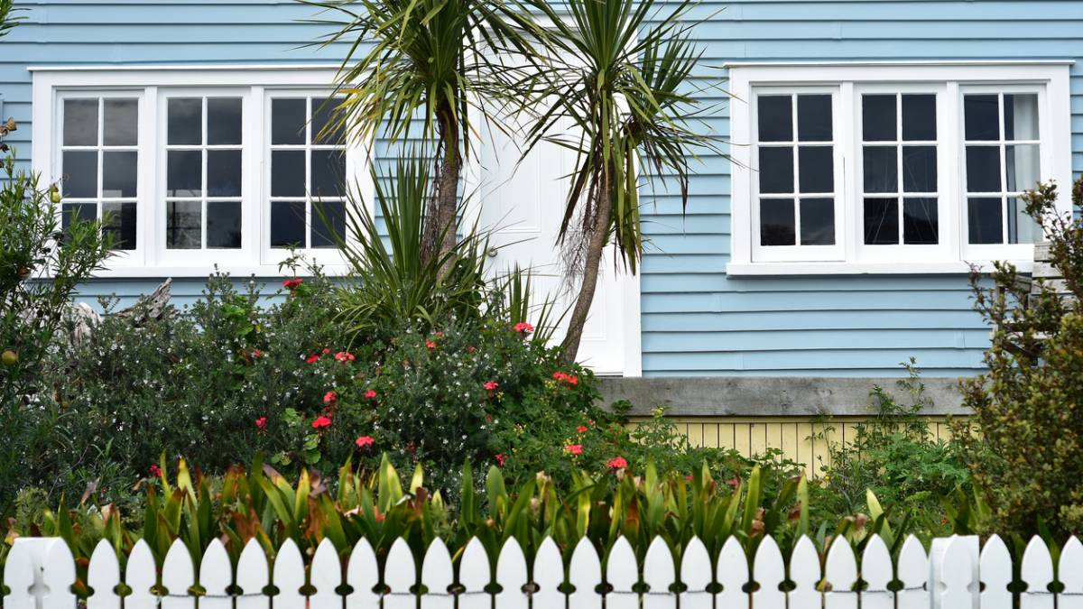 a housewith a bright house facade cladding weatherboard
