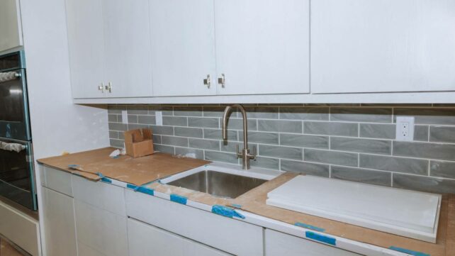 remodelling a kitchen benchtop